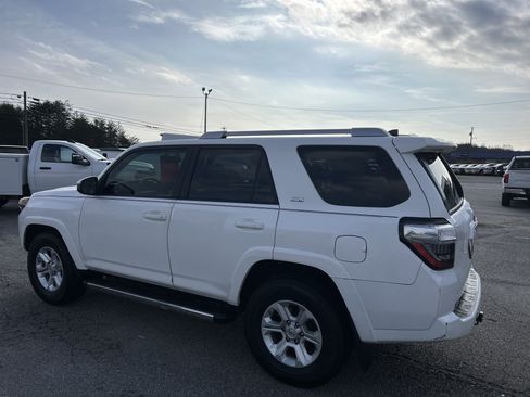 Used 2017 Toyota 4Runner SR5 image 4