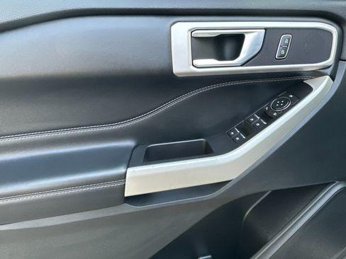 Certified 2022 Ford Explorer XLT w/ Class IV Trailer Tow Package image 12