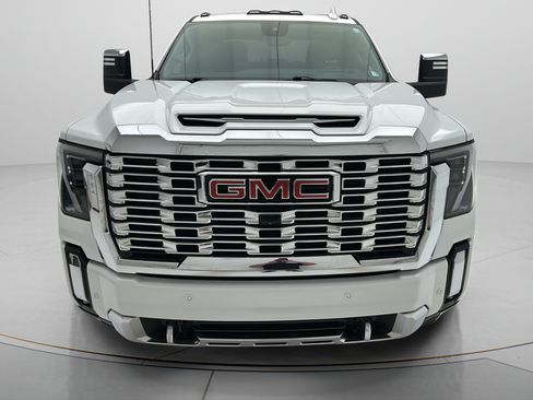 Used 2024 GMC Sierra 2500 Denali w/ Denali Reserve Package AWD/4WD image 2