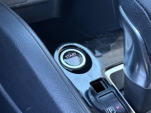 Used 2020 Nissan Versa SV image 32