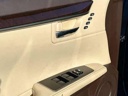 Used 2016 Lexus ES 350 w/ Premium Package w/Wood Trim image 17