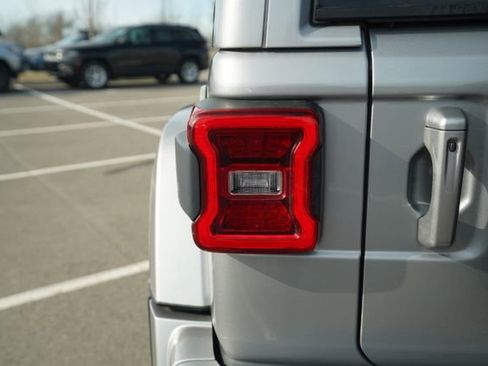 Used 2021 Jeep Wrangler Unlimited Sahara image 39