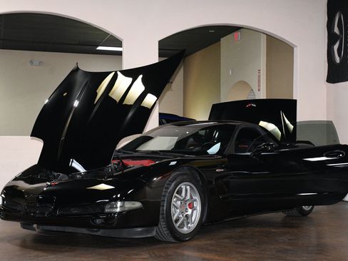 Used 2003 Chevrolet Corvette Z06 w/ Memory Package, 3 Drivers RWD image 90