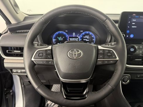 Used 2025 Toyota Grand Highlander AWD image 18