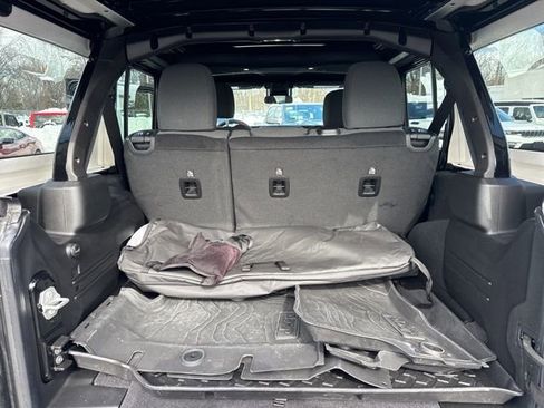 Used 2025 Jeep Wrangler Sport S image 39