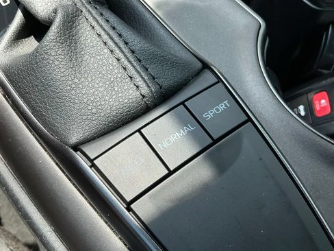 Used 2024 Toyota Camry SE w/ Cold Weather Package FWD image 33