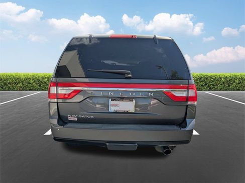 Used 2017 Lincoln Navigator Reserve RWD image 9