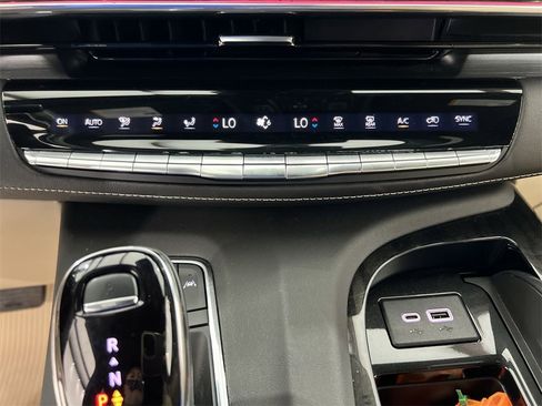 Used 2024 Cadillac Escalade Premium Luxury w/ Performance Package image 18