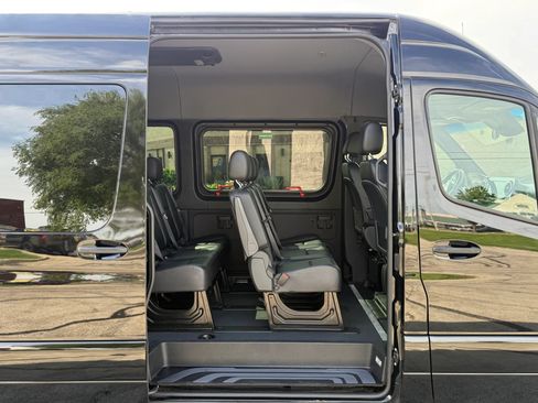 Used 2020 Mercedes-Benz Sprinter 2500 image 14
