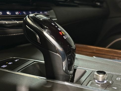 Certified 2023 Cadillac Escalade Premium Luxury image 33