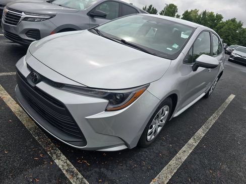 Used 2024 Toyota Corolla LE FWD image 3