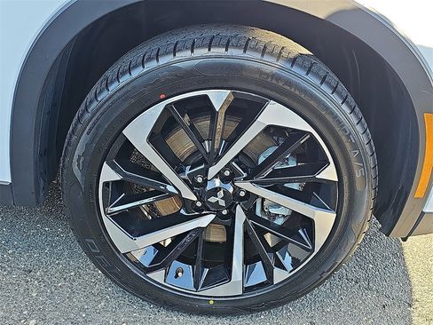 Used 2024 Mitsubishi Outlander SE image 8