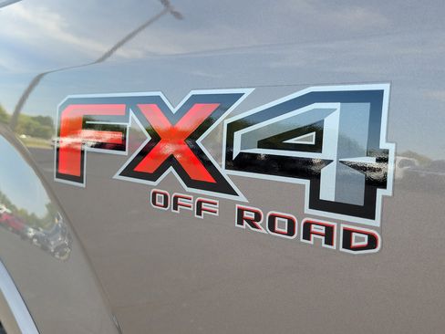 Used 2019 Ford F150 Lariat image 7