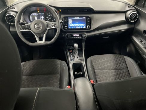 Used 2021 Nissan Kicks SV image 10