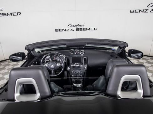 Used 2018 Nissan 370Z Touring RWD image 10