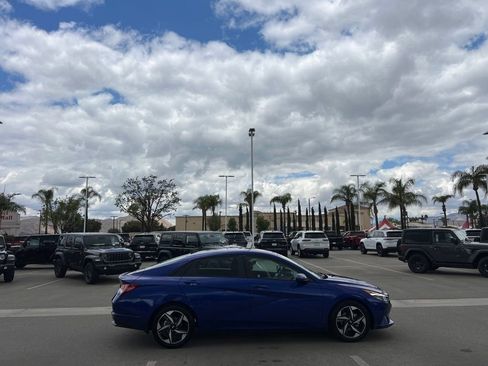 Used 2023 Hyundai Elantra SEL w/ Convenience Package FWD image 8