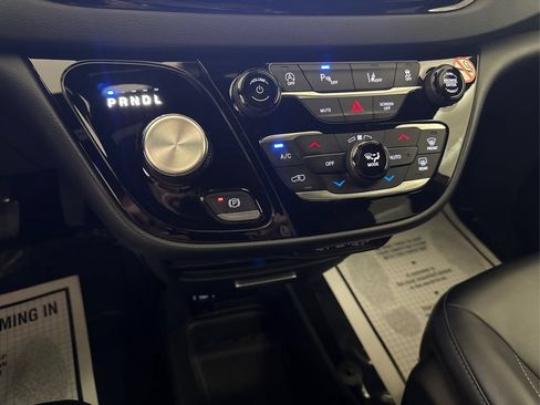 Used 2025 Chrysler Pacifica Select FWD image 36