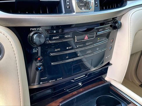 Used 2021 Lexus LX 570 4WD w/ Luxury Package image 38