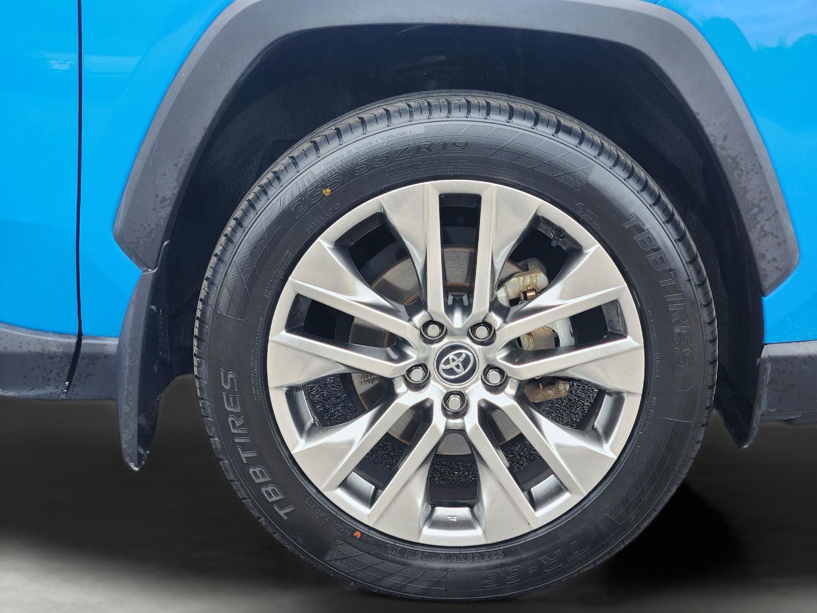 Used 2020 Toyota RAV4 XLE Premium FWD image 10