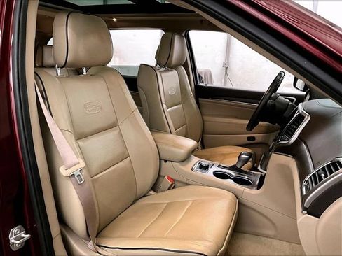 Used 2018 Jeep Grand Cherokee Overland AWD/4WD image 8