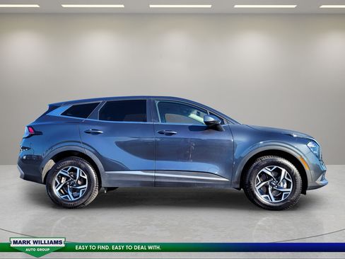 Used 2023 Kia Sportage LX AWD/4WD image 2