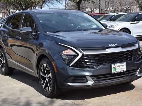 Used 2023 Kia Sportage EX image 4