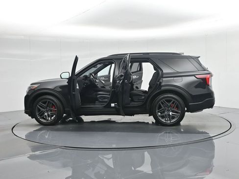 Used 2025 Ford Explorer ST image 41