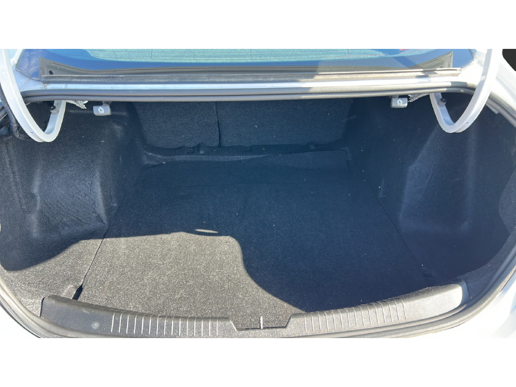 Used 2024 Chevrolet Malibu LT FWD image 17