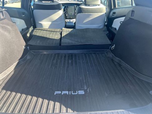 Used 2018 Toyota Prius Four w/ Advanced Technology Package image 12