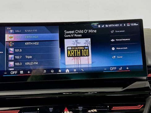 Used 2025 BMW 530i w/ Premium Package image 15