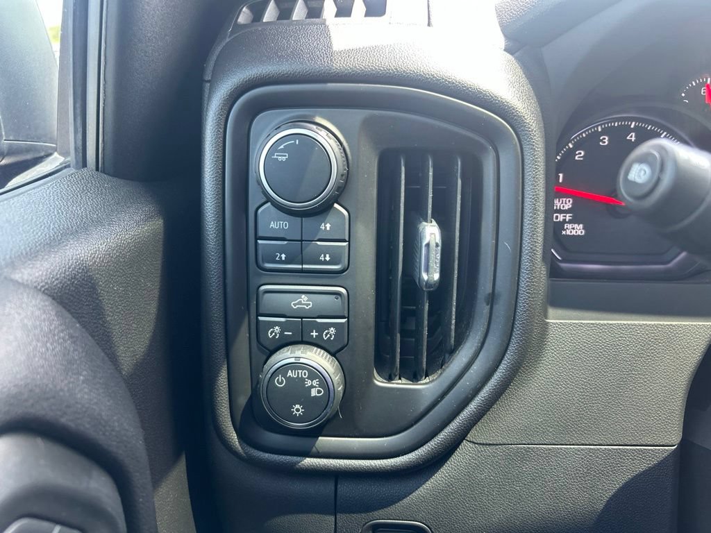 Used 2022 Chevrolet Silverado 1500 Custom Trail Boss AWD/4WD image 27