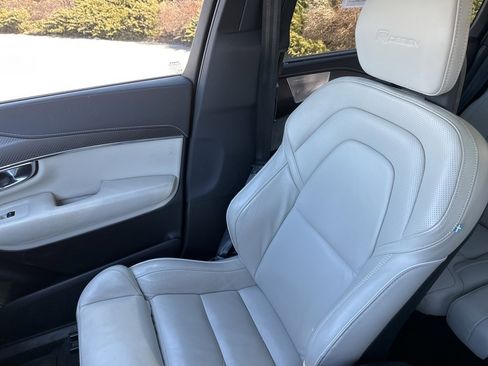Used 2020 Volvo XC90 T6 R-Design w/ Protection Package Premier image 32