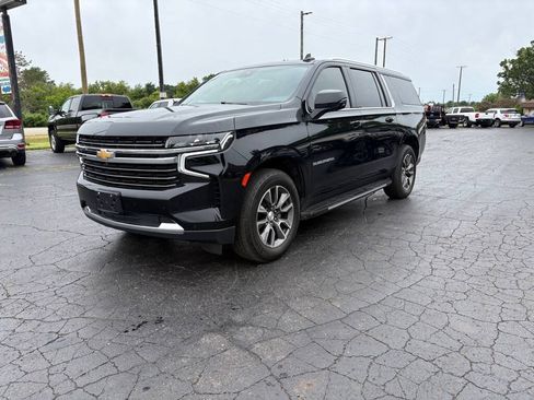 Used 2023 Chevrolet Suburban LT w/ LT Signature Plus Package AWD/4WD image 1