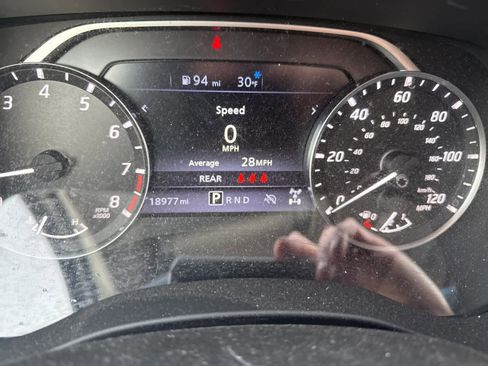 Used 2024 Nissan Frontier SV image 25