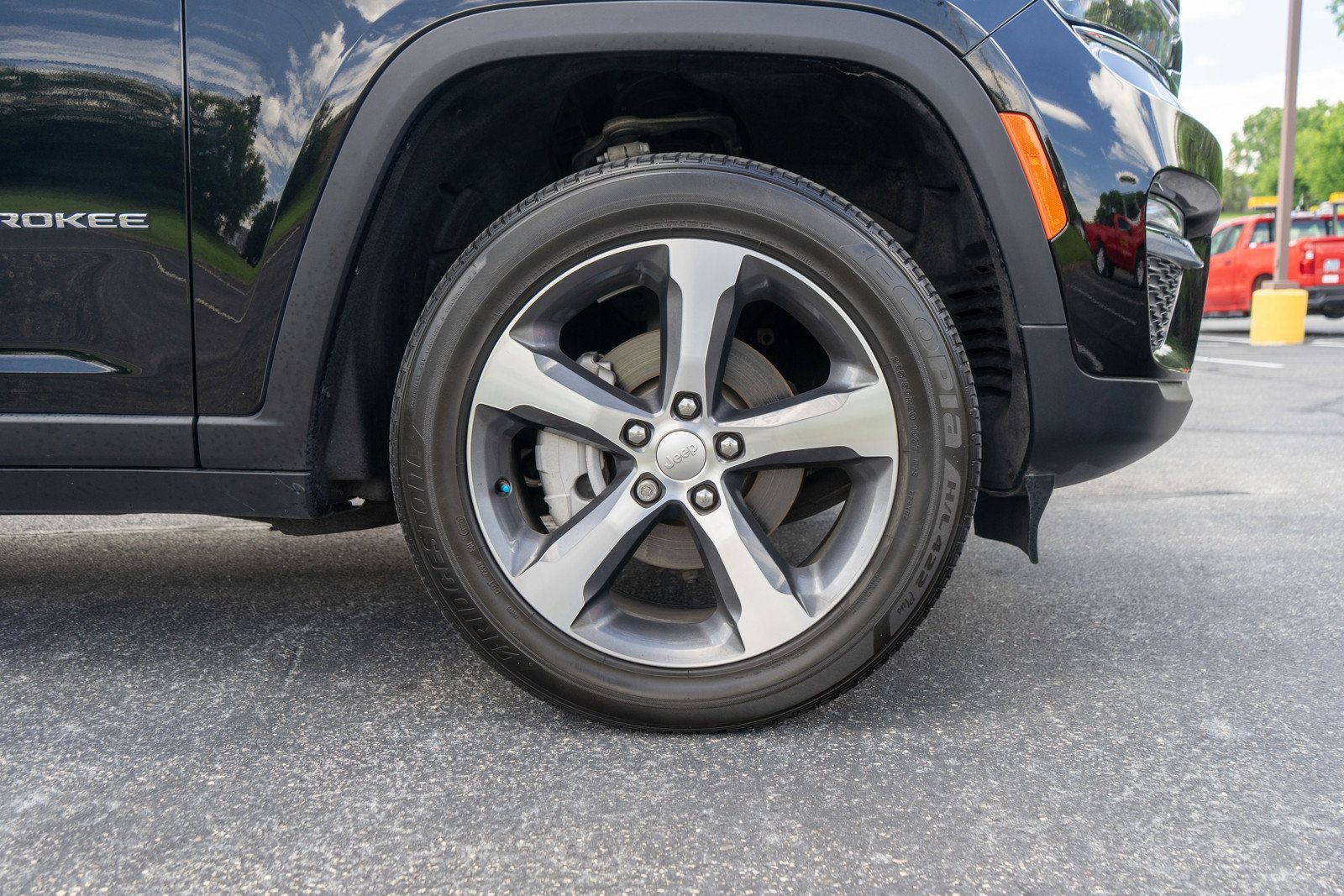 Used 2023 Jeep Grand Cherokee Limited AWD/4WD image 11