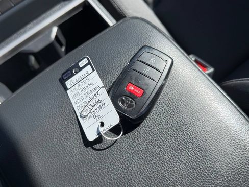 Used 2024 Toyota Tacoma SR5 AWD/4WD image 31