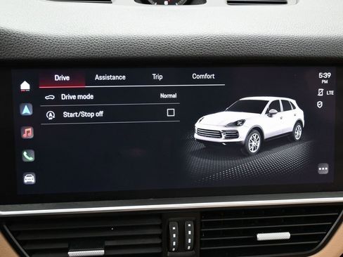 Used 2023 Porsche Cayenne Platinum Edition image 26