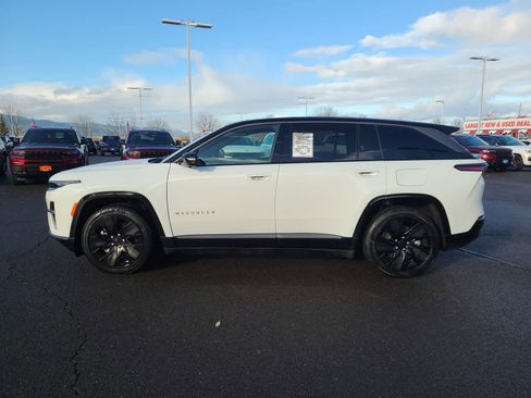 New 2025 Jeep Wagoneer S Launch Edition w/ Trailer Tow Group AWD/4WD image 11