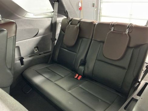 Used 2020 Ford Explorer Platinum image 32