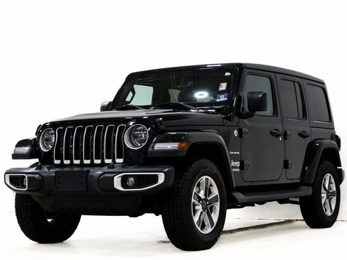 Used 2019 Jeep Wrangler Unlimited Sahara image 3