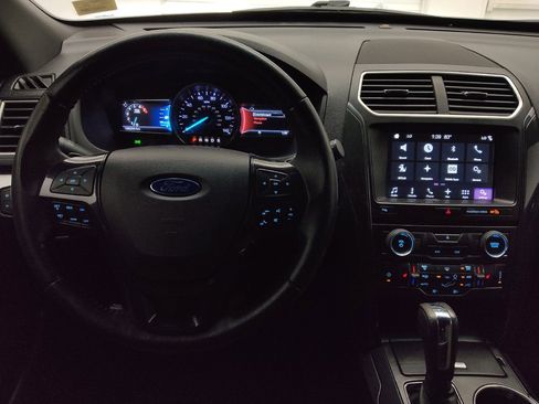 Used 2017 Ford Explorer XLT w/ Equipment Group 202A FWD image 22