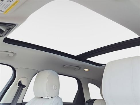 Used 2021 Land Rover Range Rover Velar R-Dynamic S image 32