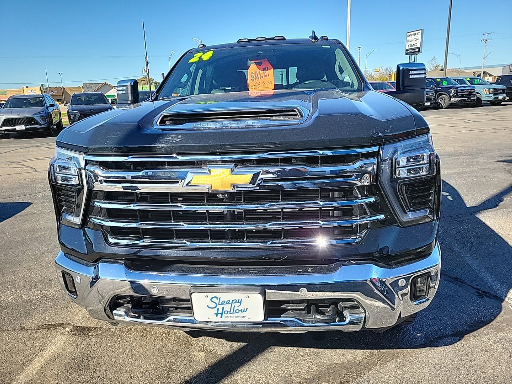 Used 2024 Chevrolet Silverado 2500 LTZ w/ LTZ Convenience Package AWD/4WD image 2
