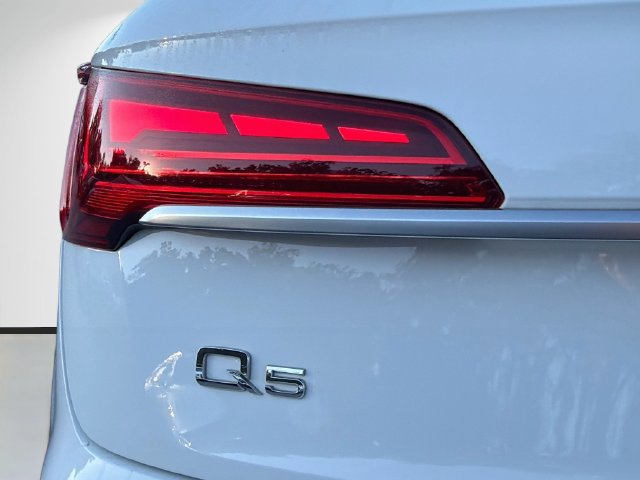 Used 2022 Audi Q5 2.0T Premium w/ Convenience Package AWD/4WD image 9