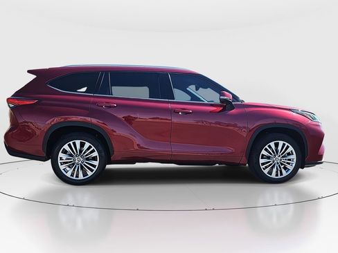 Used 2023 Toyota Highlander Platinum image 4
