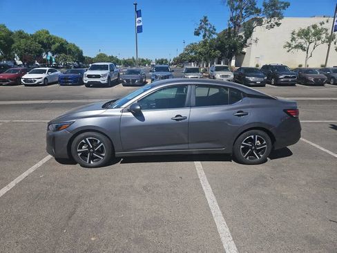 Used 2024 Nissan Sentra SV FWD image 4