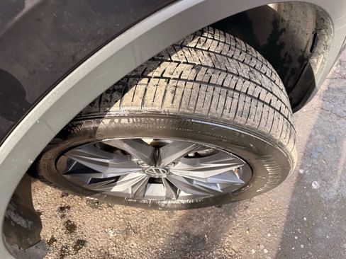 Used 2022 Volkswagen Tiguan SE image 48