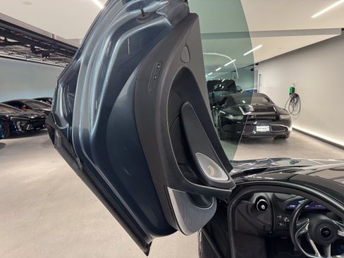Used 2023 McLaren GT RWD image 11