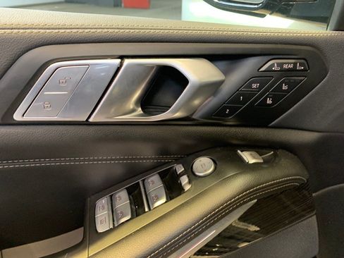 Used 2022 BMW X7 xDrive40i w/ M Sport Package AWD/4WD image 15