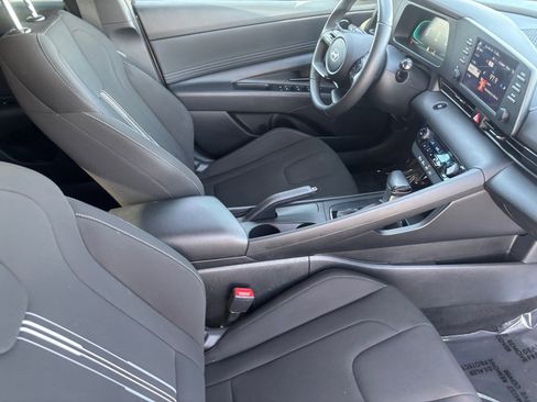 Used 2025 Hyundai Elantra Sport image 14